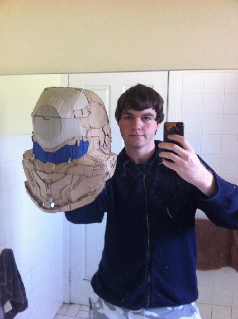 AgentLockeHelmetStep31_zps6e45d9ae.jpg