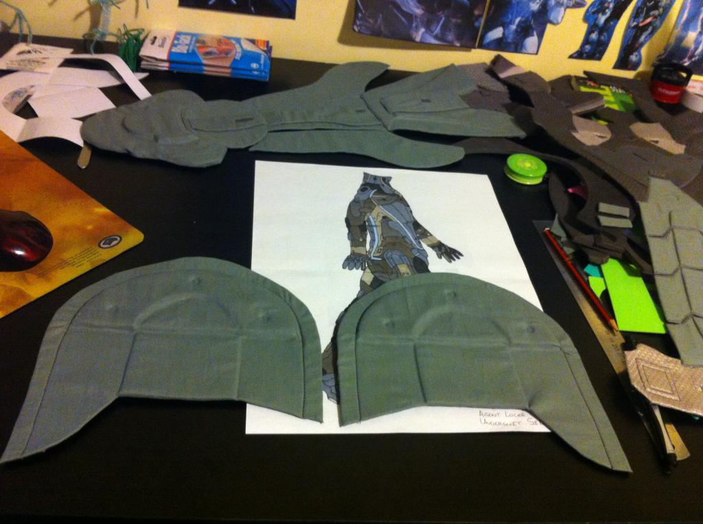 AgentLockeUndersuitStep66_zps6a4f7f65.jpg