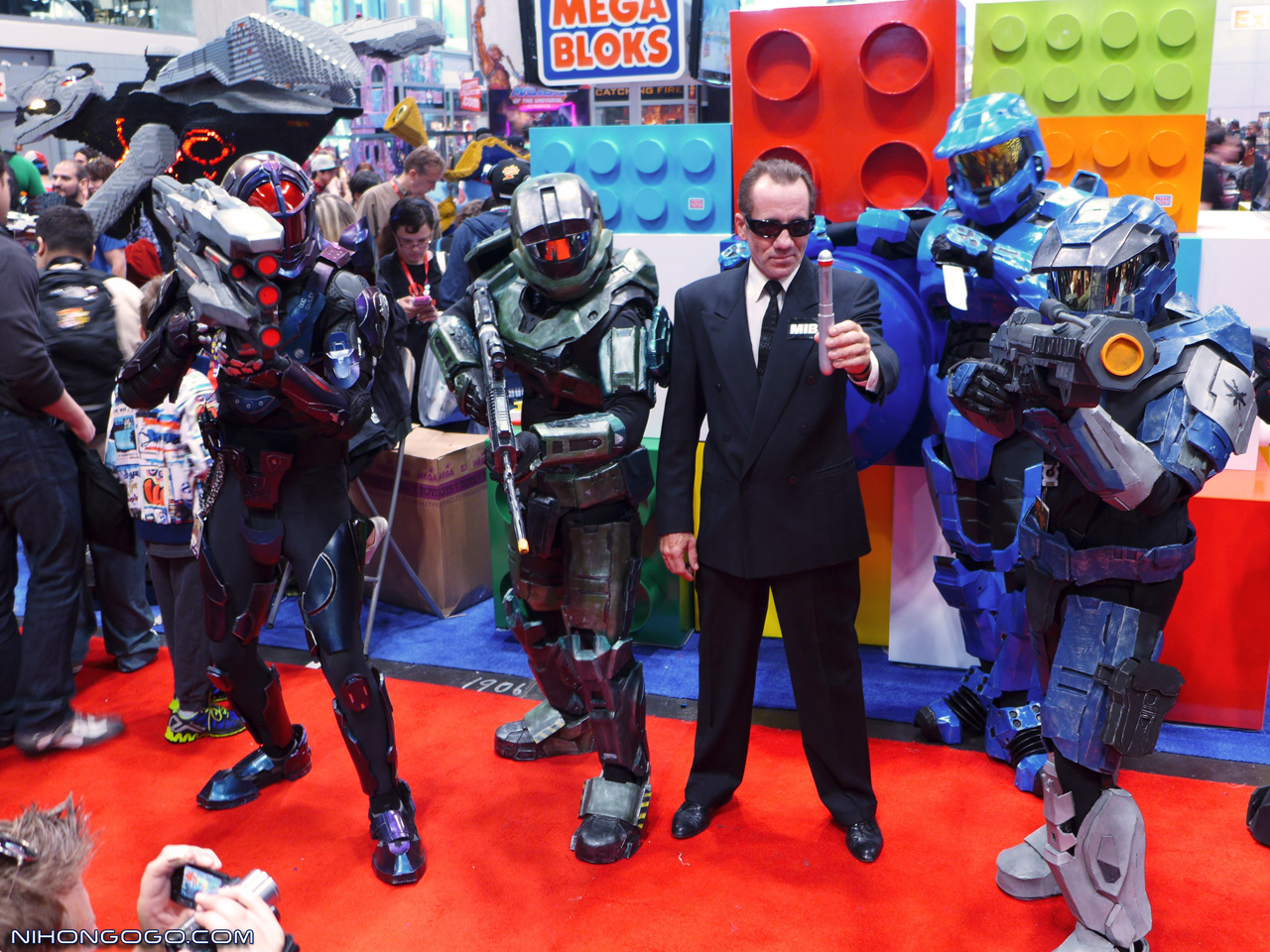 Cosplay-Round-Up-New-York-Comic-Con-2013-Edition-Saturday-Halo-and-MIB-Men-In-Black.jpg