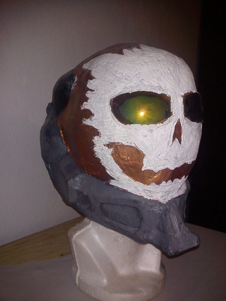 emile_helmet_by_quimerad-d4instk.jpg