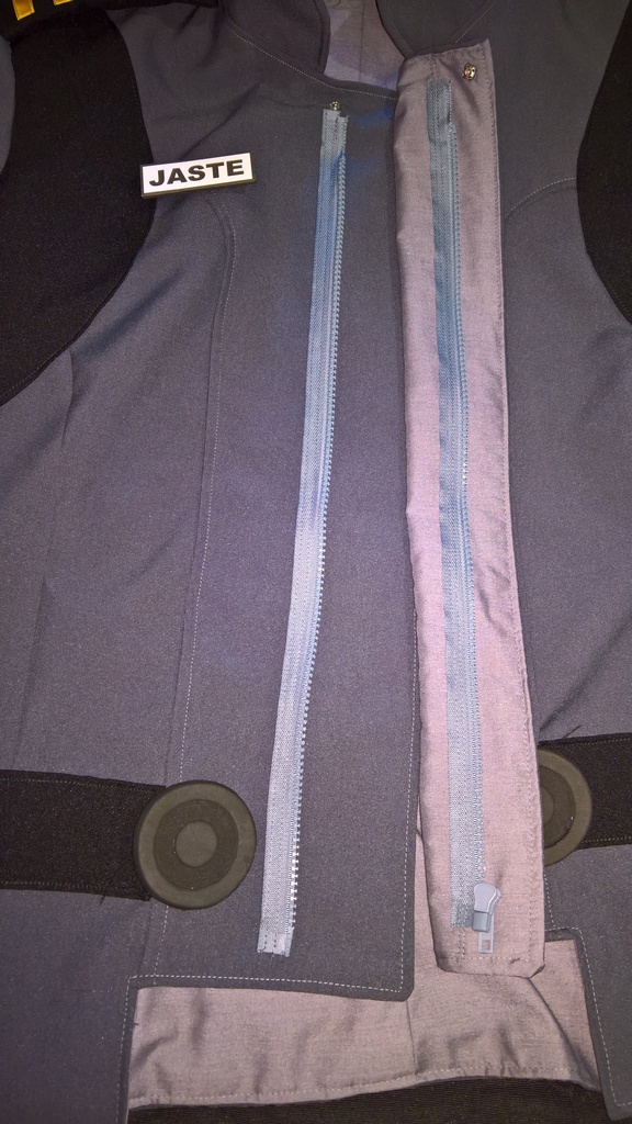Front%20zipper_zpsifnauqnv.jpg