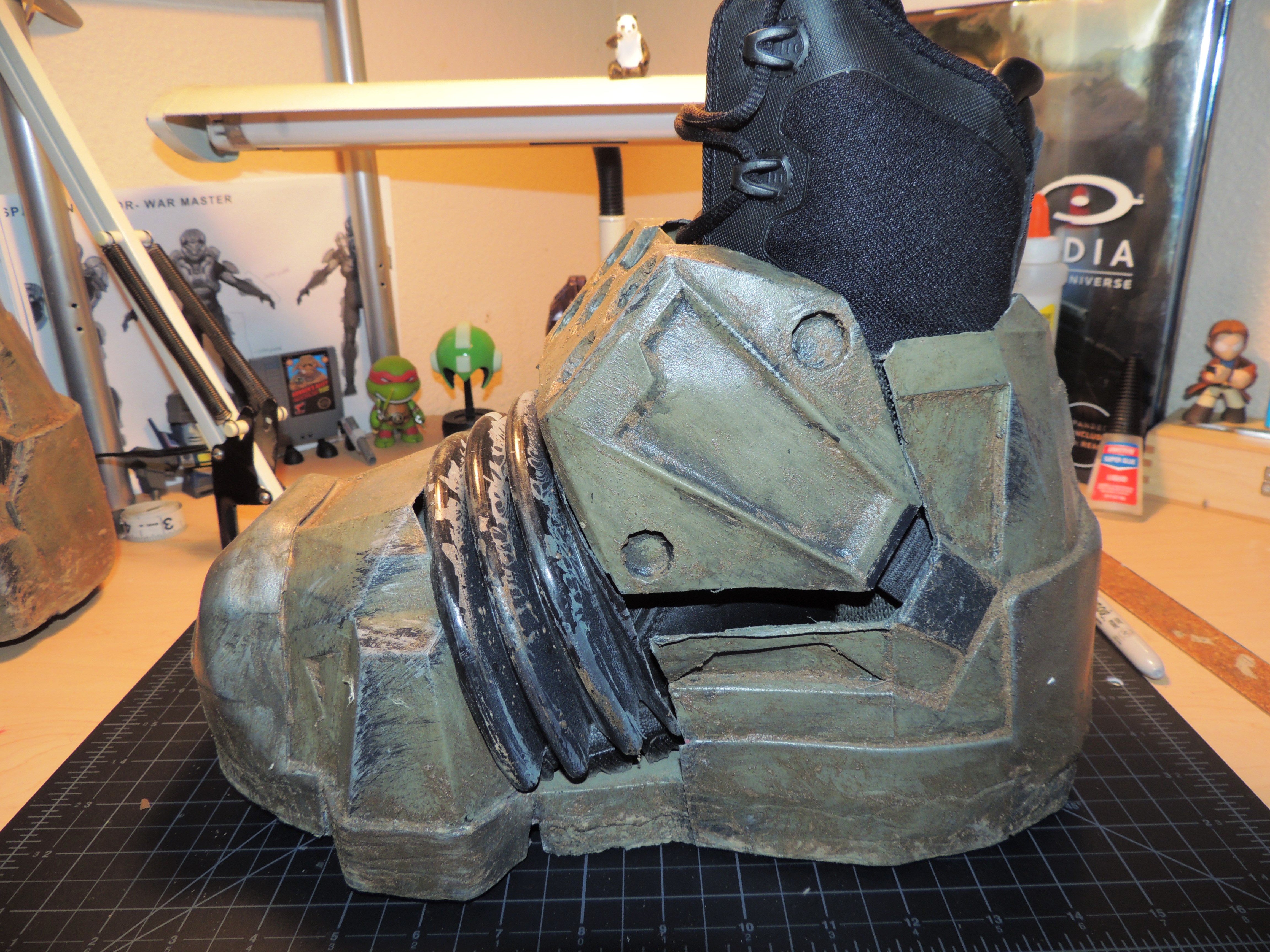 Halo Armor Thighs and Boots 011 HD.jpg