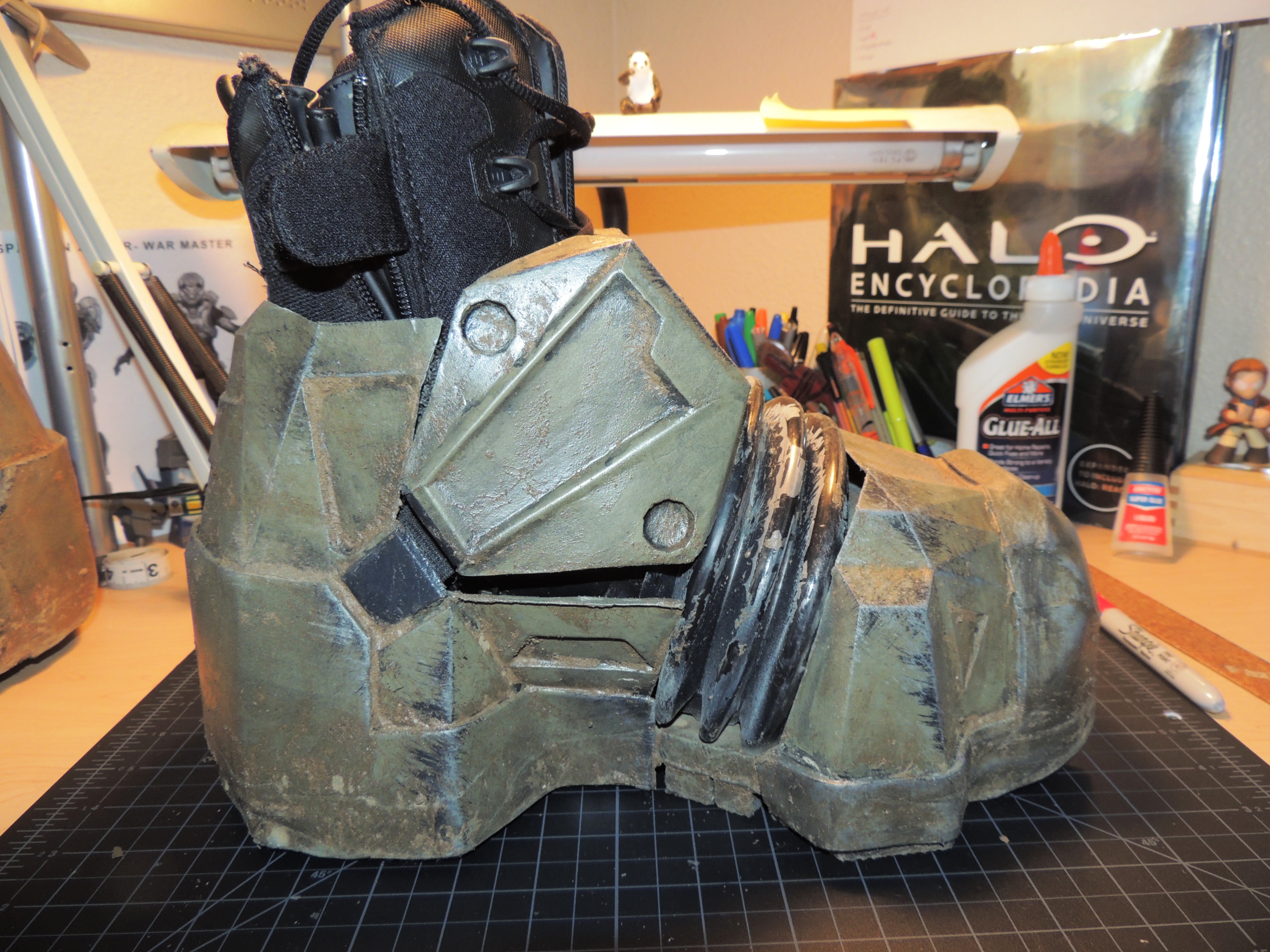 Halo Armor Thighs and Boots 013 HD.jpg