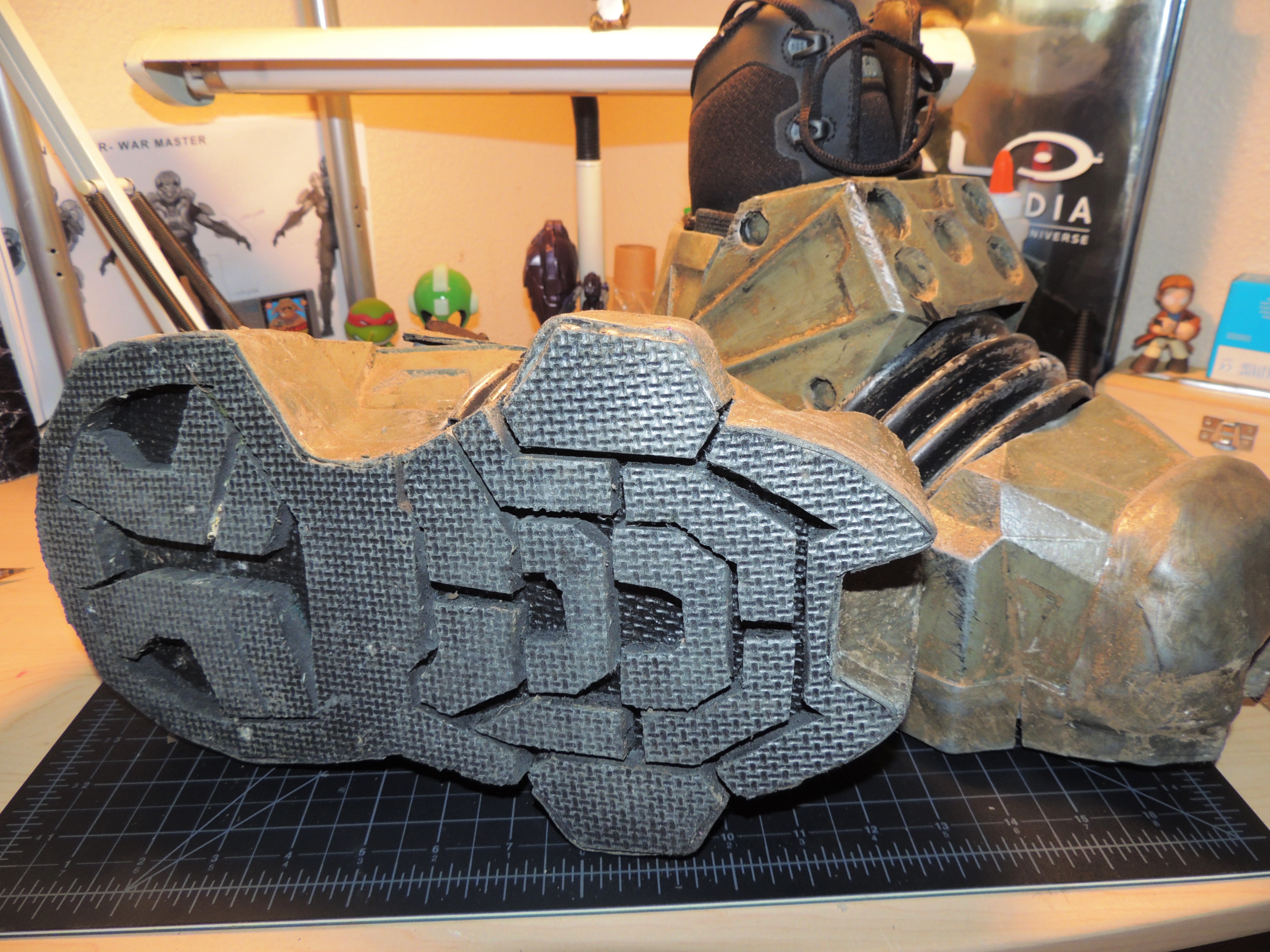 Halo Armor Thighs and Boots 014 HD.jpg