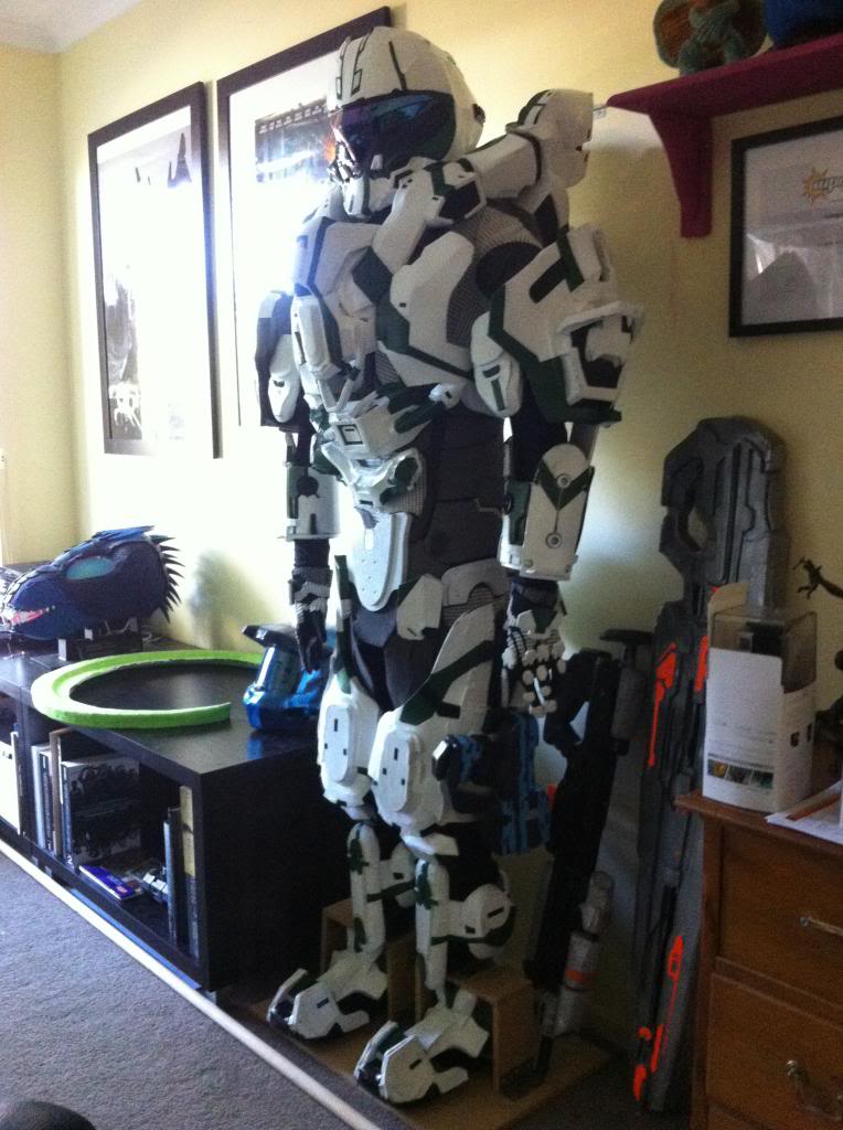 Halo4ArmourDisplay3_zps648e145c.jpg