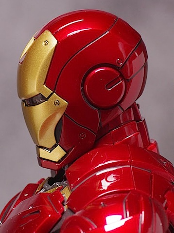 Hot-Toys-Iron-Man-Mark-IV-Review-By-Schizophonic9-07.jpg