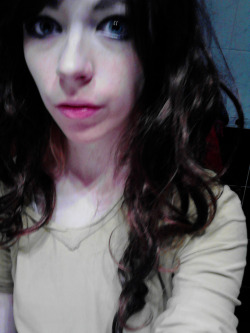 tumblr_mn0v1zRhEm1rrmn7do2_250.jpg