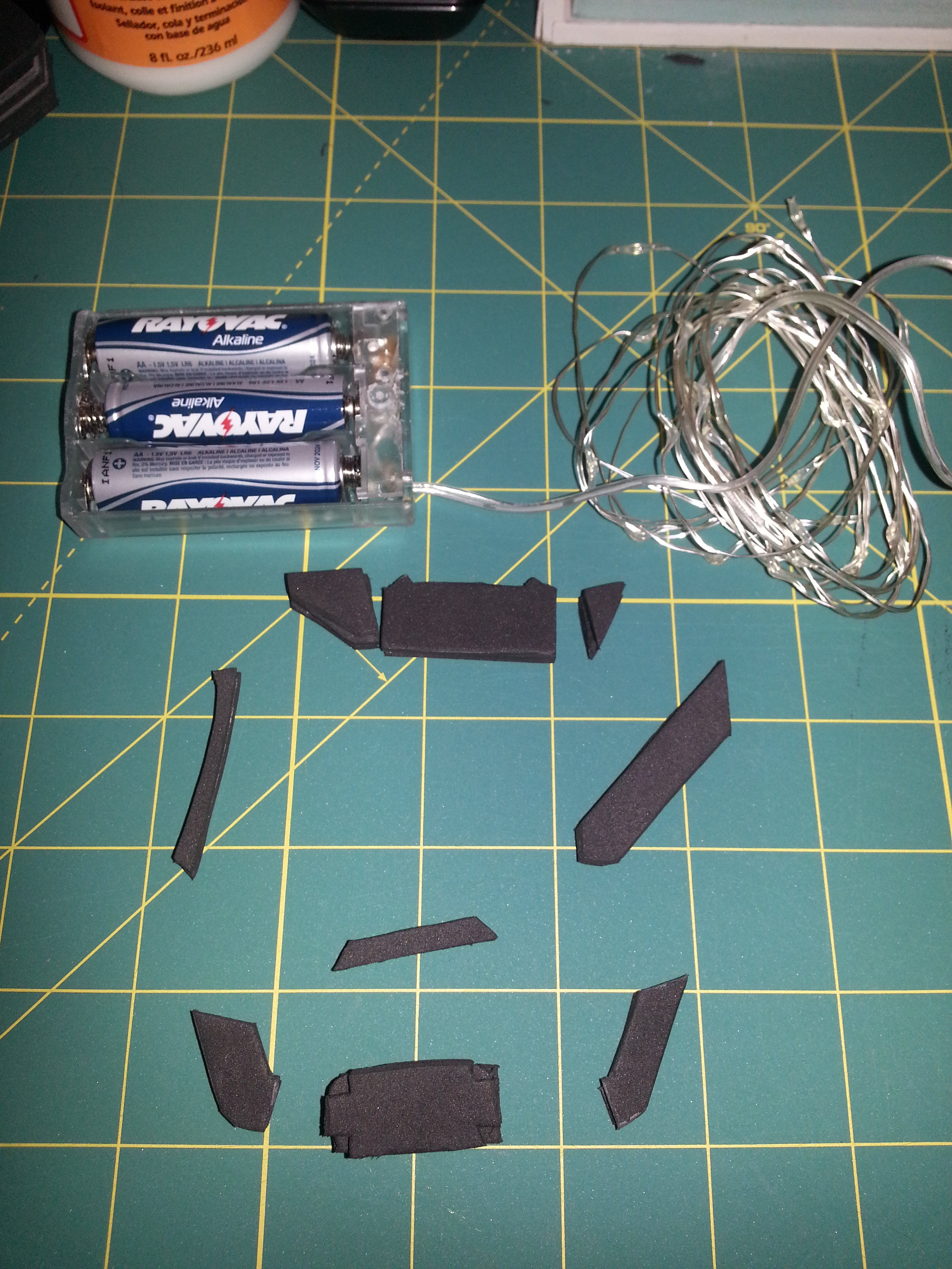 Detail bits plus the lighting system. You can laugh, but I was stunned at how well the fairy lights illuminate the "screen".