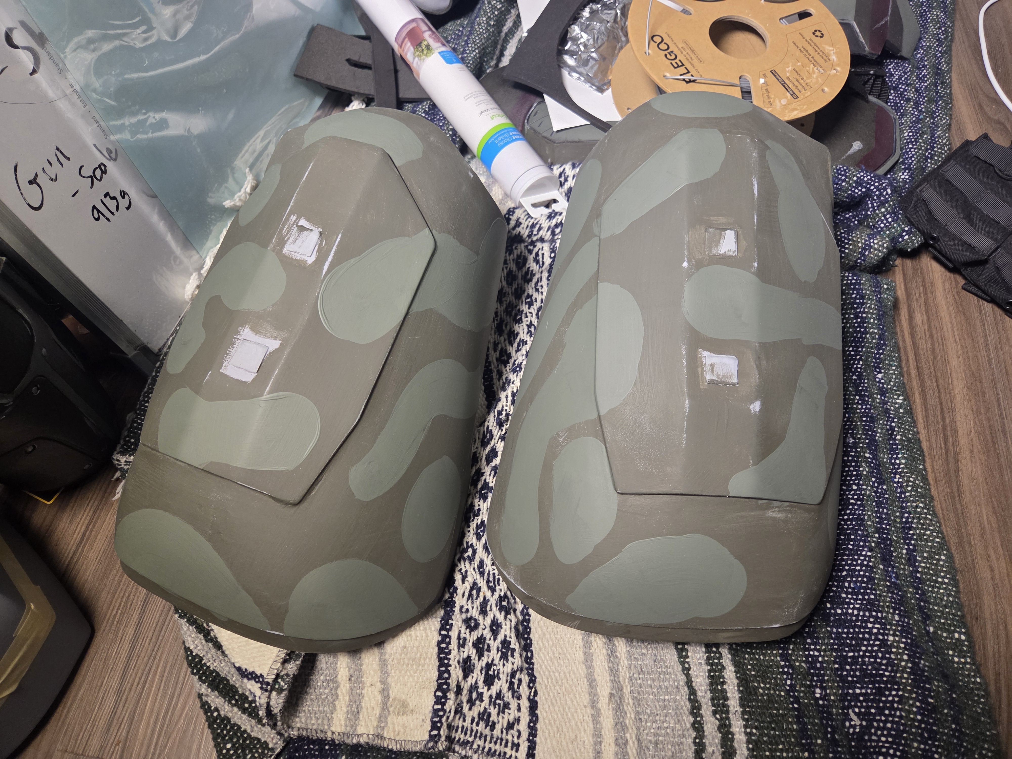 thigh plate armor.jpg